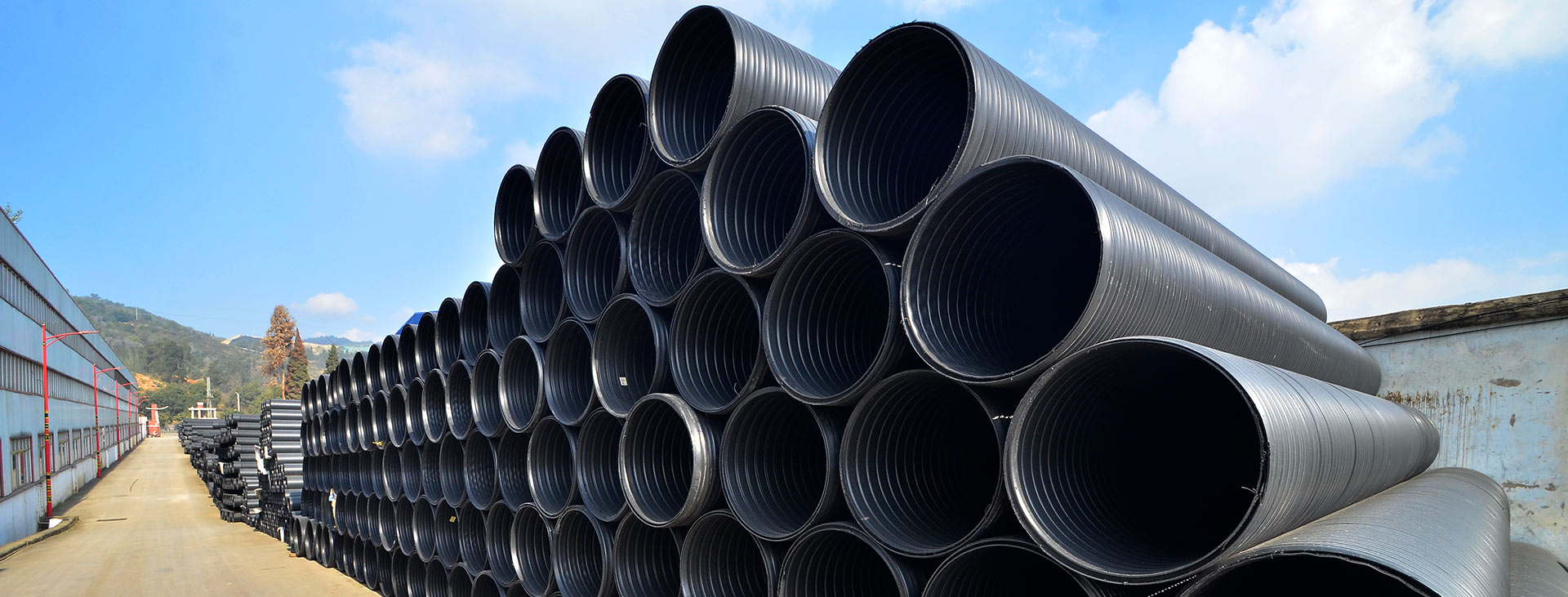 涵盖PVC管、ppr管、pe给排水管等九大系列应用于房建、市政、家装等行业，为您解决一站式的采购需求